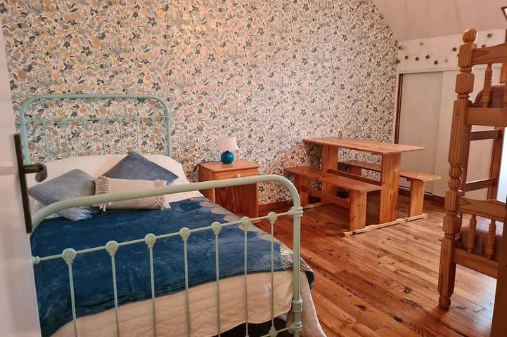 Gîte pour 7 personnes, avec Terrasse et Jardin dans Saint Sauveur De Pierrepont - 4