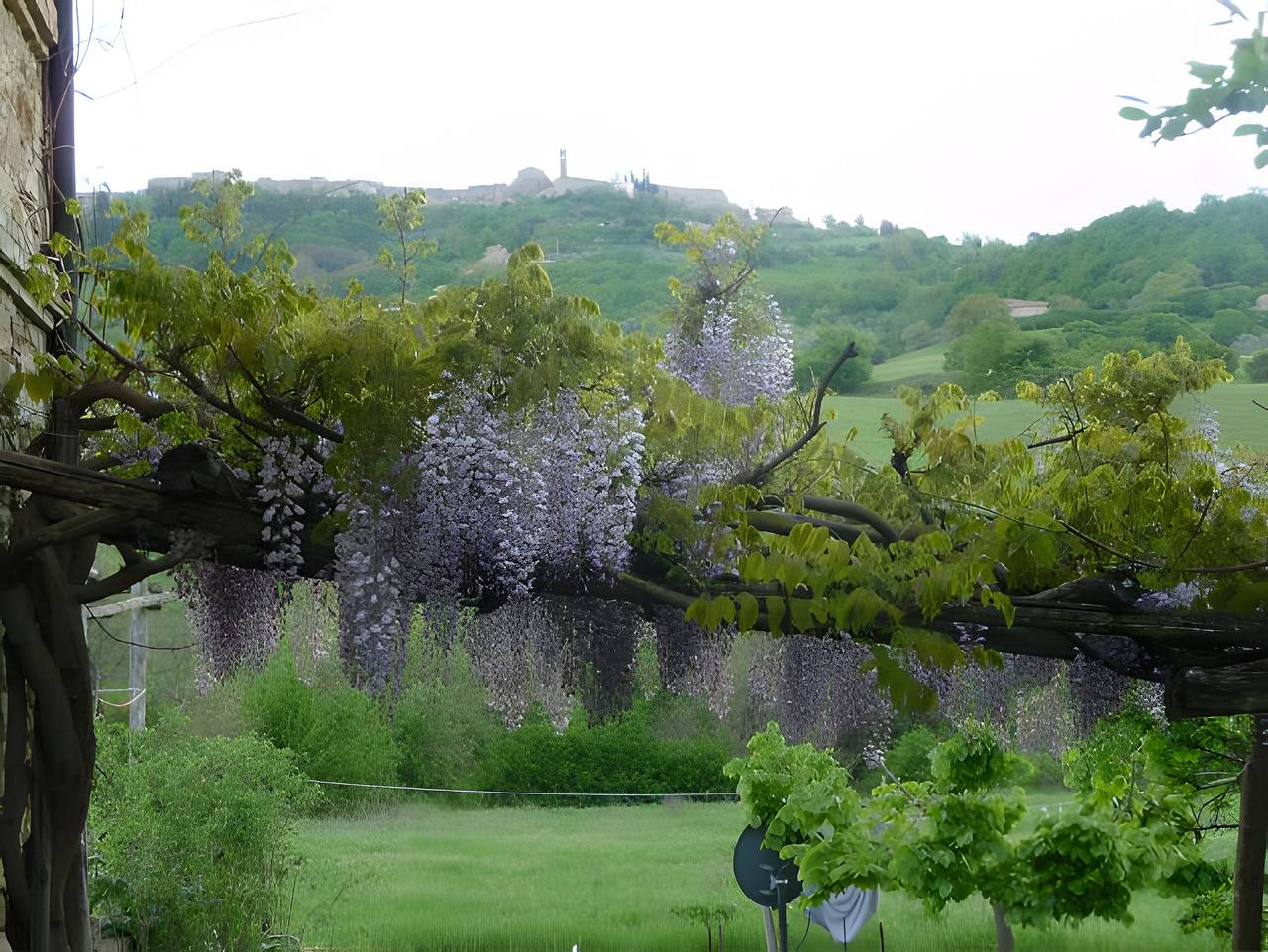 Entire apartment, Apartment 'Agriturismo San Domenico-Il Roseto' with Private Pool, Shared Terrace and Wi-Fi in Radicondoli, Siena Province