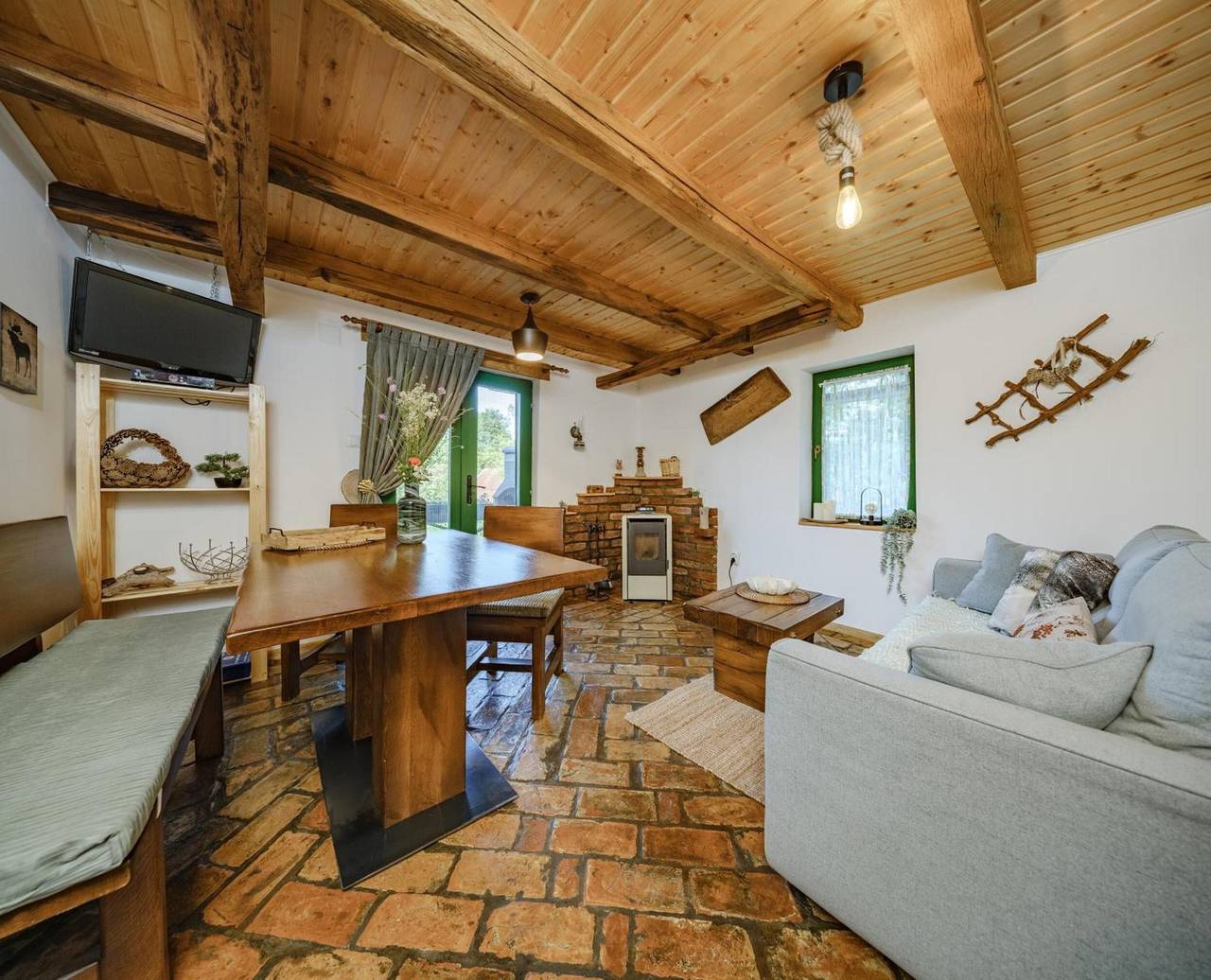 Appartamento intero, Appartamento 'Holiday Park Plitvice Paradise' con vista montagna, balcone e Wifi in Korenica, Lika-Senj