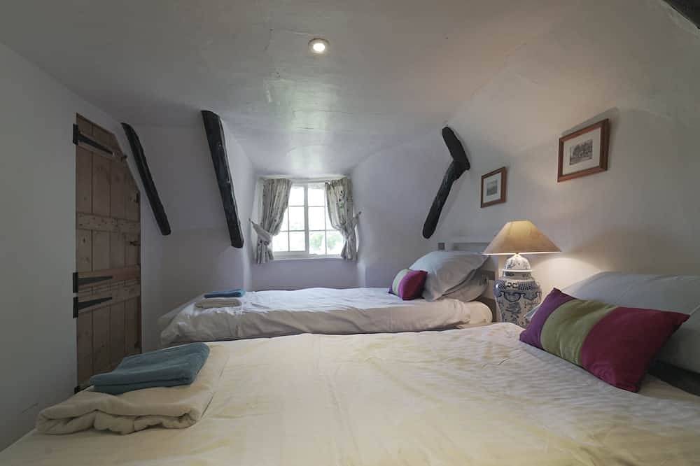 Cozy 3 Bed Thatched Cottage near Durdle Door and Lulworth Cove in Dorset