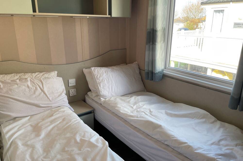 Snapdragon 3 bedroom dog friendly caravan on Rockley Park, Poole Harbour, Dorset in Poole, Poole Harbour