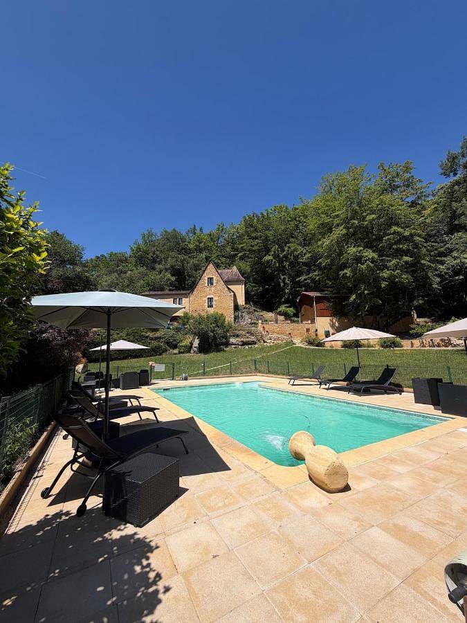 Location de vacances pour 6 personnes, avec vue ainsi que piscine et jardin à Calviac-en-Périgord - 2
