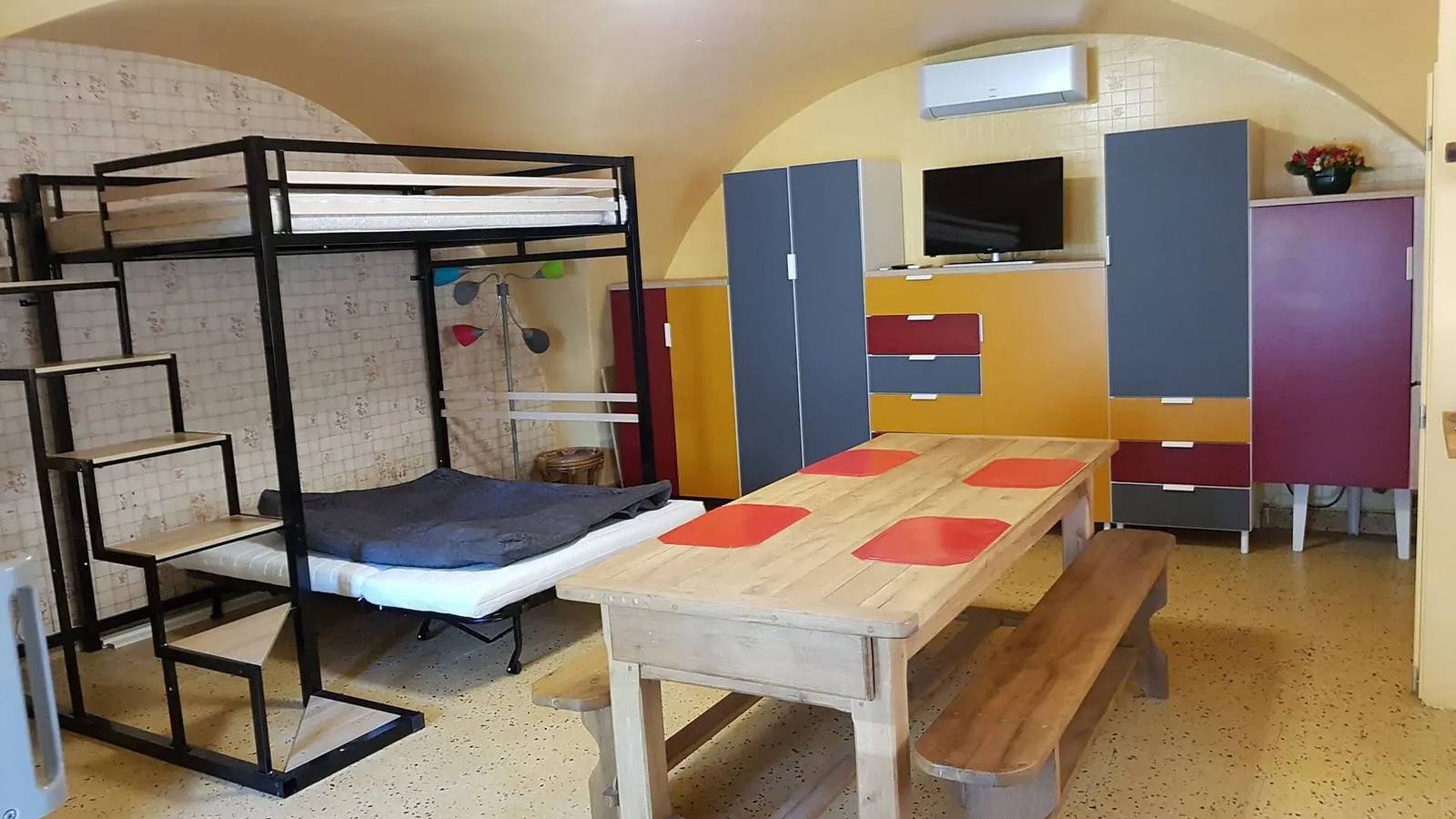 Ganzes Studio, Gemütliches Studio in Aydat mit Klimaanlage auf 26 m² in Aydat, Regionaler Naturpark Volcans d'Auvergne