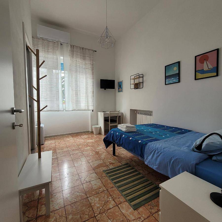 Large Single Room in Lido di Camaiore, Camaiore (Toscana)