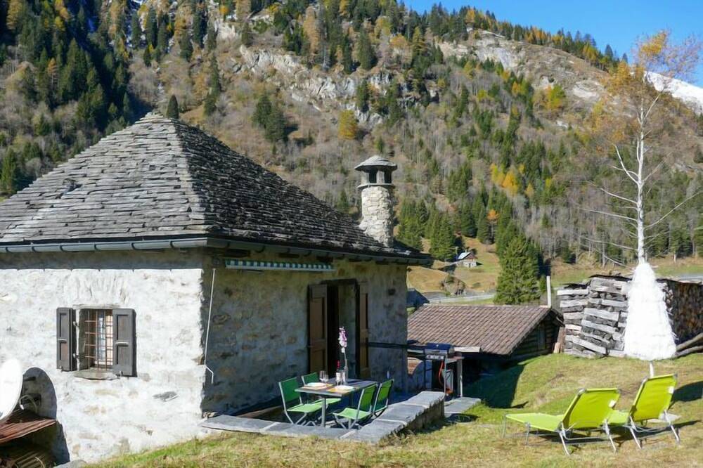 Rustico Stübii in Blenio, Lepontinische Alpen