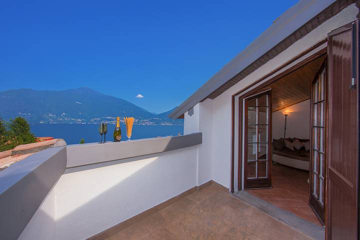 Ferienhaus für 7 Personen, mit Terrasse und Seeblick in Comune di San Siro - 4