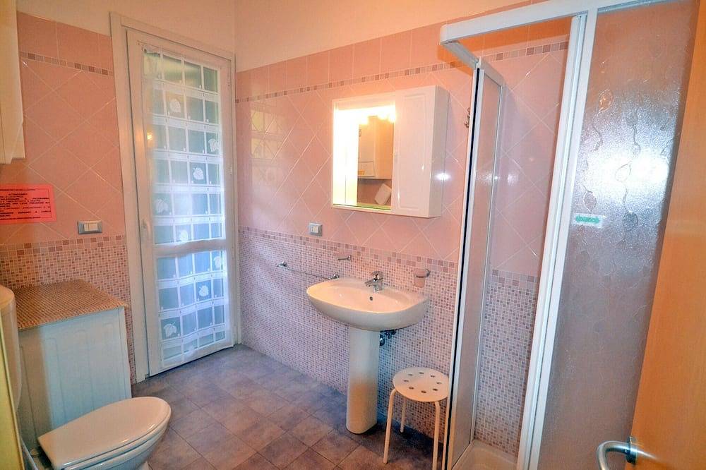 Neue Wohnung mit großer überdachter Terrasse und komfortablem Parkplatz am Meer in Comacchio, Ferrara Provinz