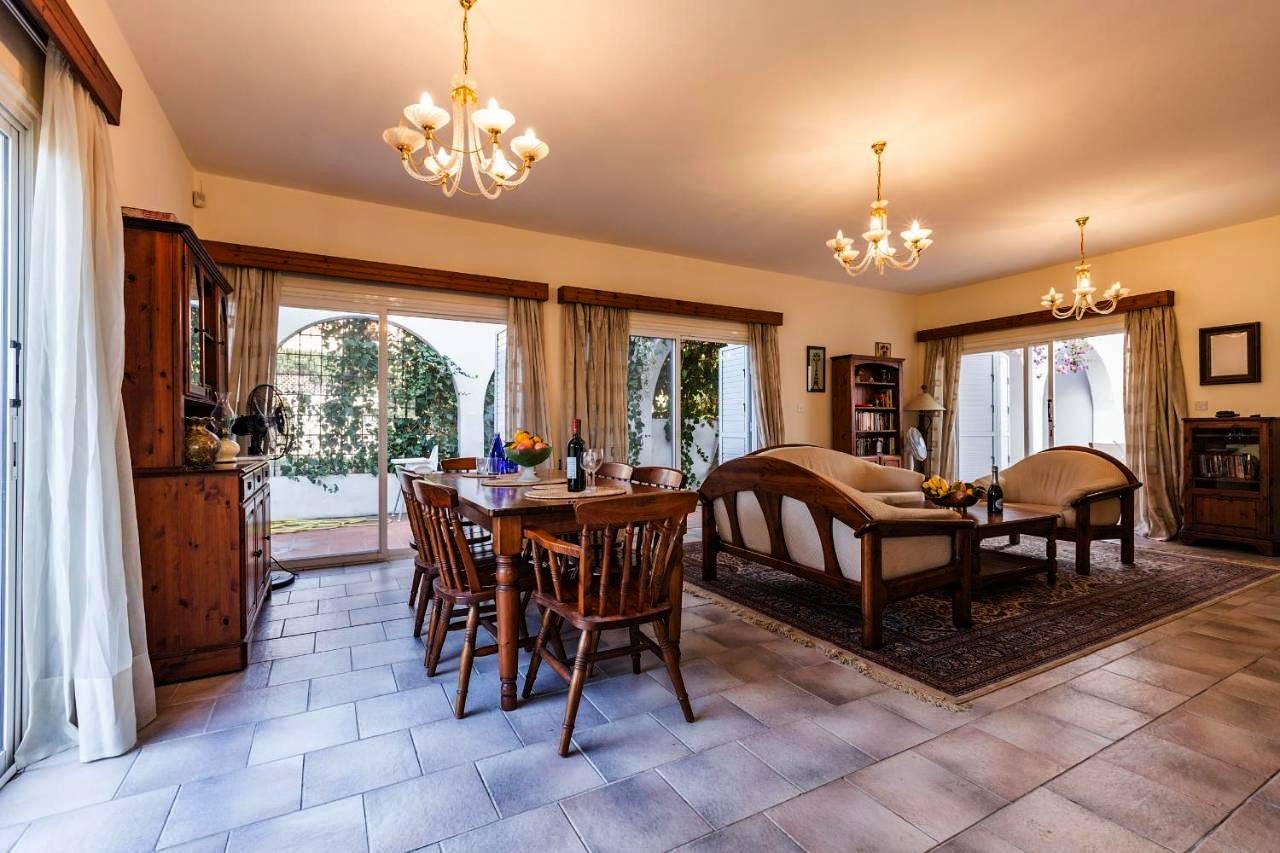 Villa in Alykes Beach, Paphos