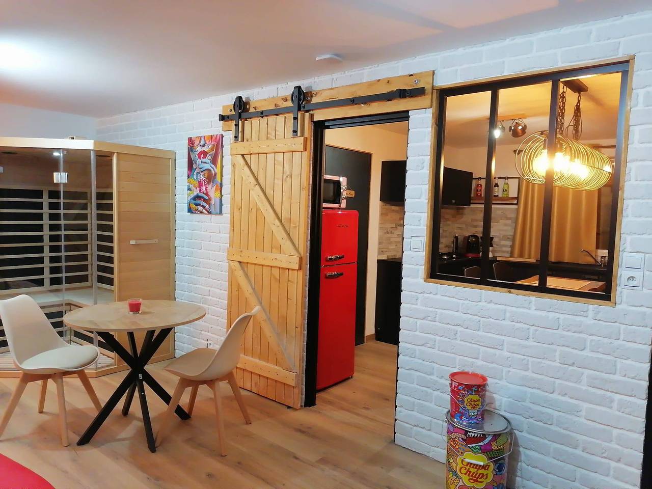 Maison Déco Pop Et Chaleureuse Avec Spa, Sauna in Calais, Calais region