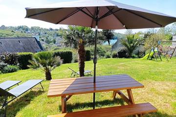 Gîte pour 12 personnes, avec jardin et jacuzzi à Kerlaz