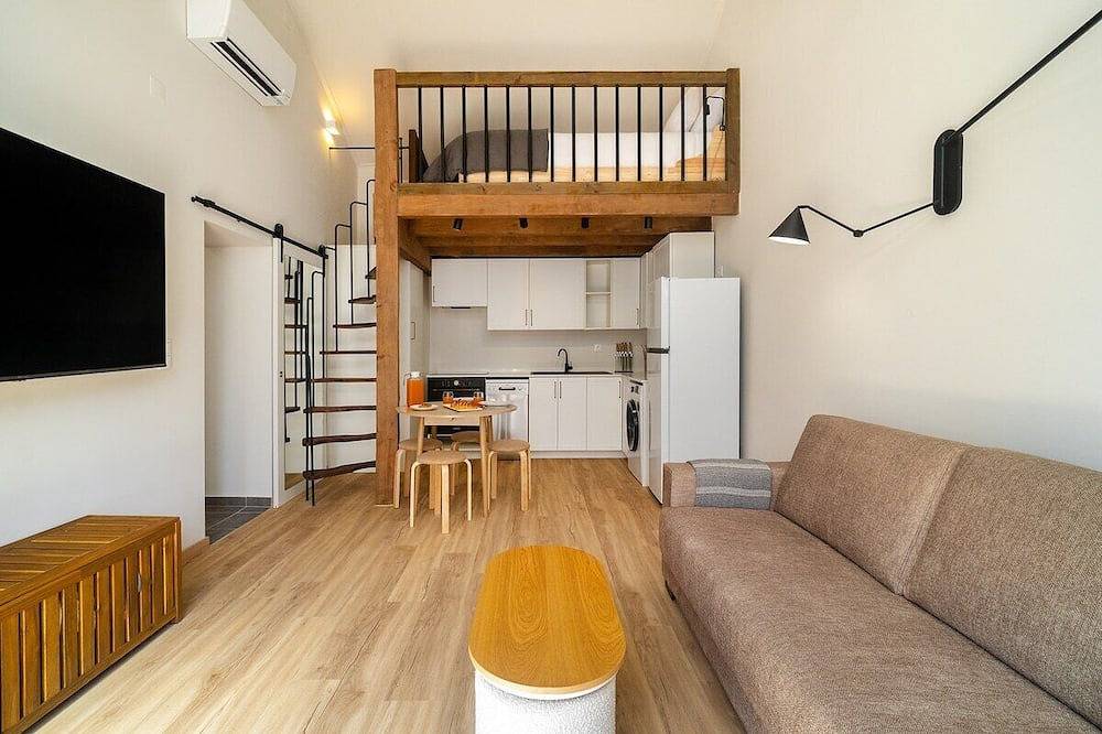 Sunny Studio Stay in Central Oeiras in Oeiras, Costa de Lisboa