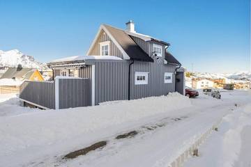 Ferienhaus für 5 Personen, mit Seeblick und Garten sowie Ausblick, mit Haustier auf den Lofoten
