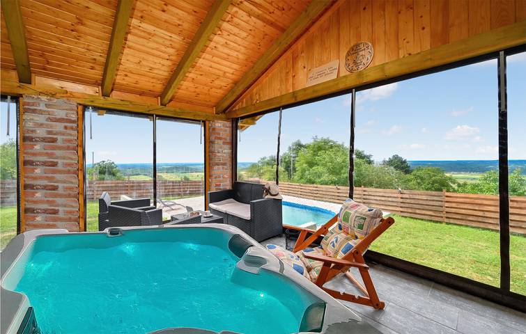 Encantador apartamento de 2 dormitorios con piscina, terraza y wifi in Koprivnica-Krizevci