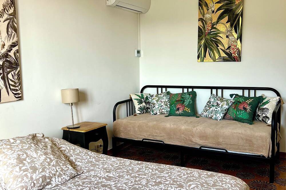 Near Nice large private villa and pool in Drap, Nizza Region