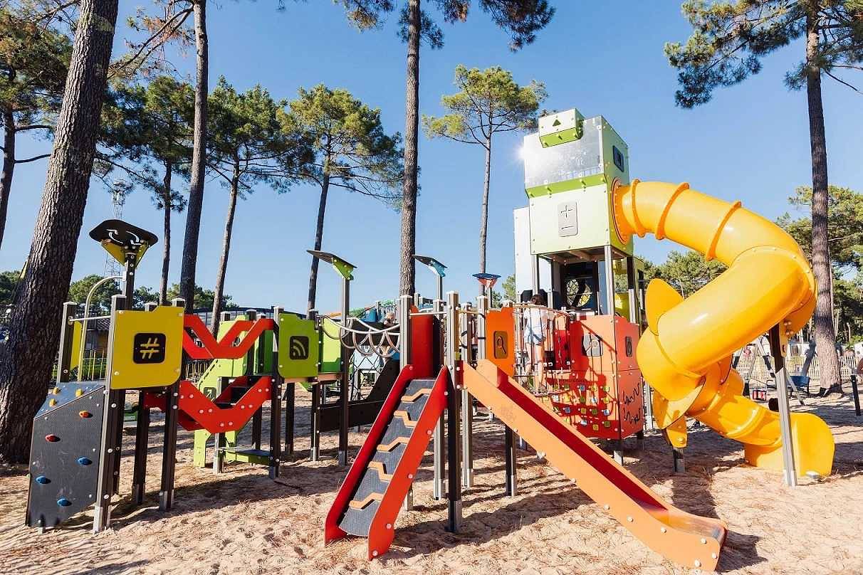 Camping 4 étoiles - Parc aquatique - eeibec in Vendays-Montalivet, Lesparre-Médoc region