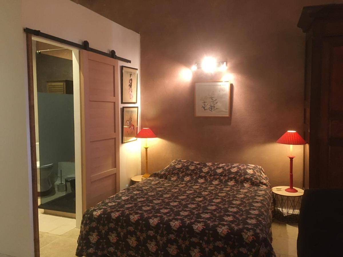 Double Room with Private Bathroom in Goudargues, Région de Nîmes