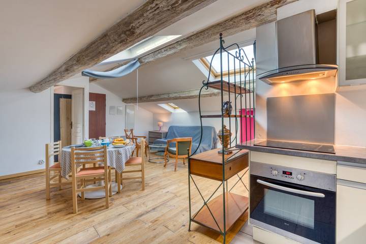 Entire apartment, Apartment 'Le Colombier' with Wi-Fi in Béziers, Côte d'Améthyste