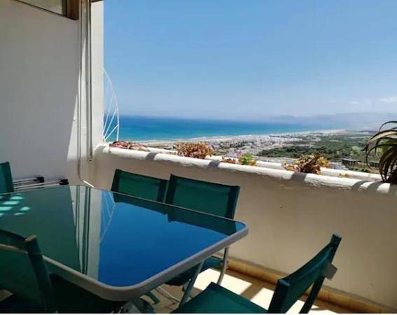 Appartement de vacances pour 4 personnes, avec piscine ainsi que vue et jardin