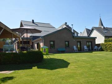 Maison De Vacances pour 28 Personnes dans Waimes, Hautes Fagnes, Photo 1
