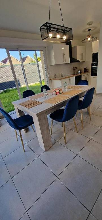 Location de vacances pour 8 personnes, avec vue et jardin à Sainte-Savine