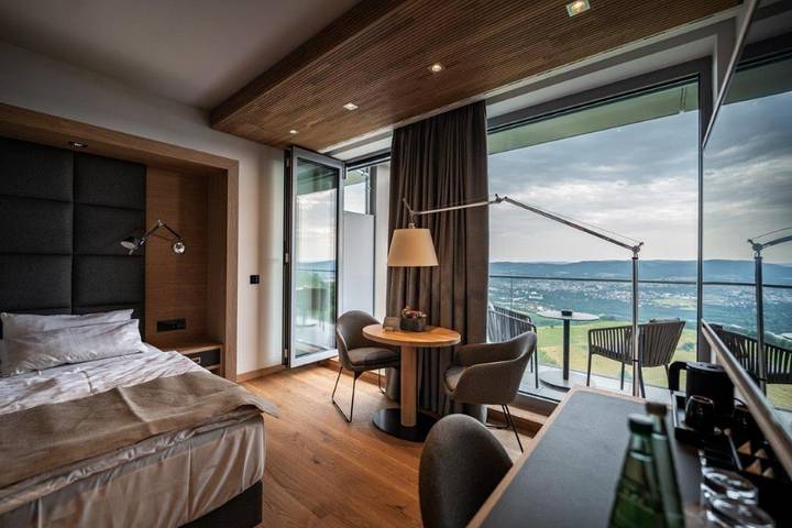 Hotel für 2 Personen, mit Balkon und Terrasse sowie Ausblick in Unterwellenborn