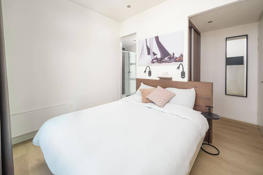 Geniet van een luxe 4-persoons villa vlak bij het water, met twee slaapkamers, twee badkamers en een zonnige tuin met loungeset. in Workum, IJsselmeer