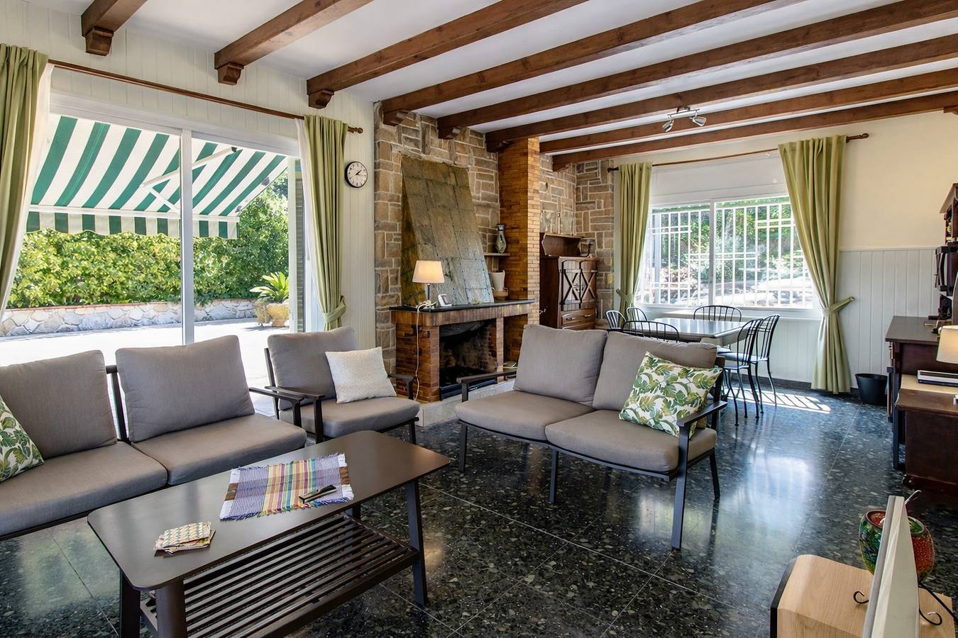 Elegant Mountain Villa just 30km to Barcelona in Corbera de Llobregat, Barcelona Binnenland