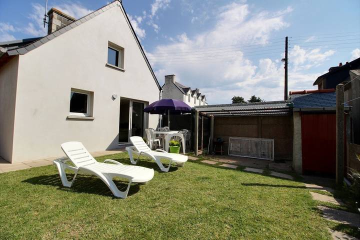 Gîte pour 5 personnes, avec Terrasse ainsi que Jardin et Vue dans Plage Saint-Guirec - 2