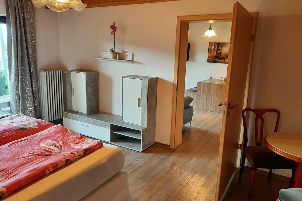 Apartamento inteiro, 2-room apartment with west-facing terrace and 2 barrier-free bathrooms in Frauenau, Baviera Oriental