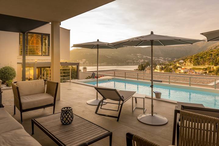 Villa con piscina per 12 persone, con vista oceano e sauna nonché balcone a Grad Dubrovnik
