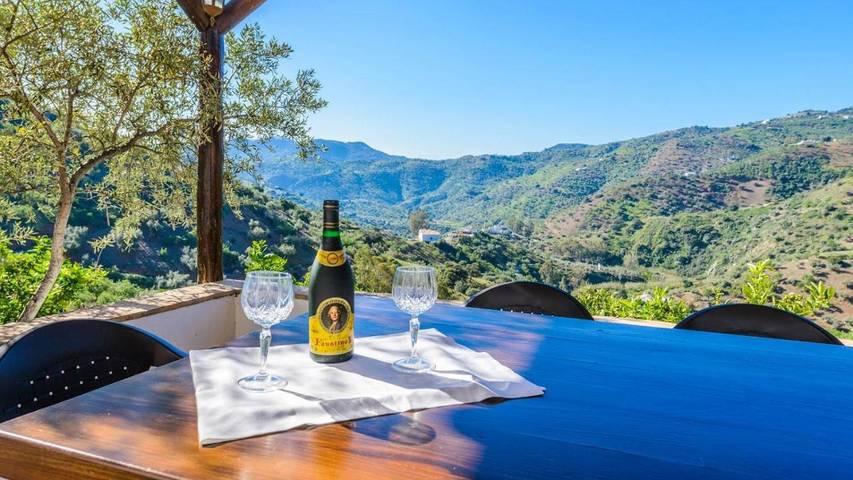 Casa rural para 12 personas, con piscina y terraza en Riogordo