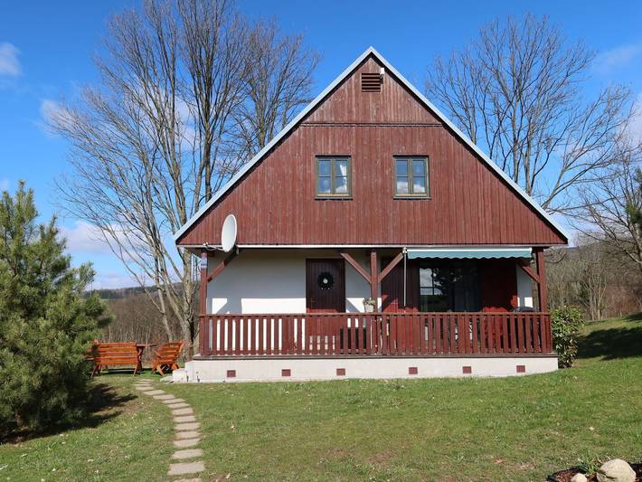 Vakantiehuis voor 6 personen, with Terras and Tuin as well as Zwembad in het Reuzengebergte