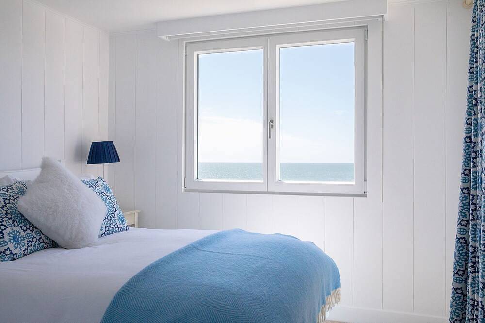 Rox: Luxury West Wittering Beachfront Home – Sleeps 12, 5 Bedrooms in West Wittering, West Sussex