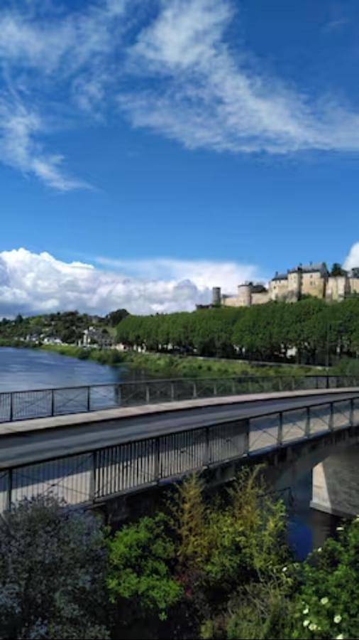 Appartement entier, Apartment with Lake View in Chinon, Vallée de la Loire