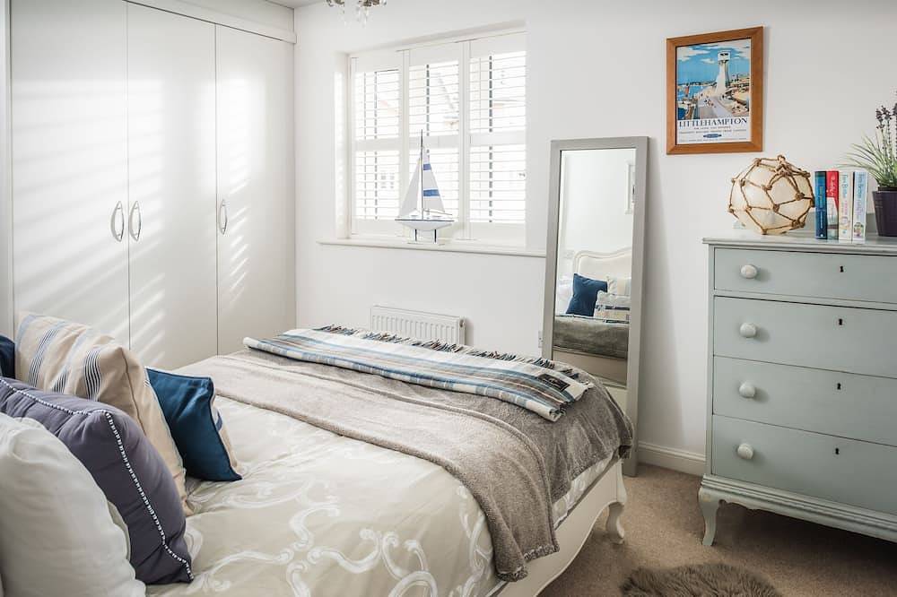 Half Moon -  a cottage that sleeps 5 guests  in 3 bedrooms in Camber, East Sussex