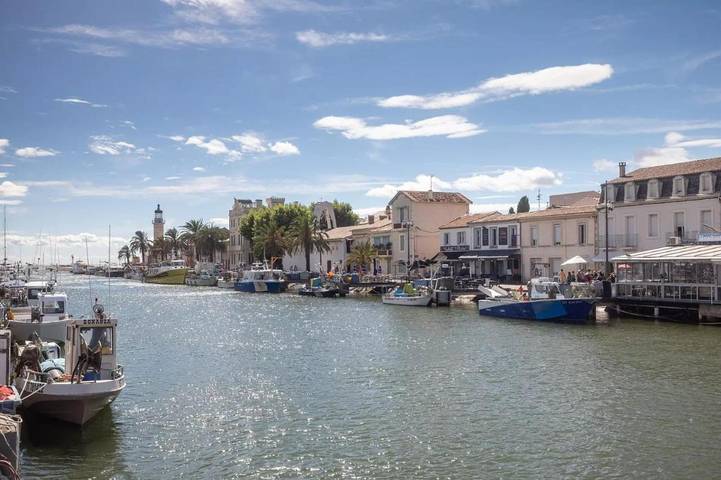 Camping pour 4 personnes, avec bassin pour enfant ainsi que piscine et terrasse, animaux acceptés dans Plage de l'Espiguette - 4