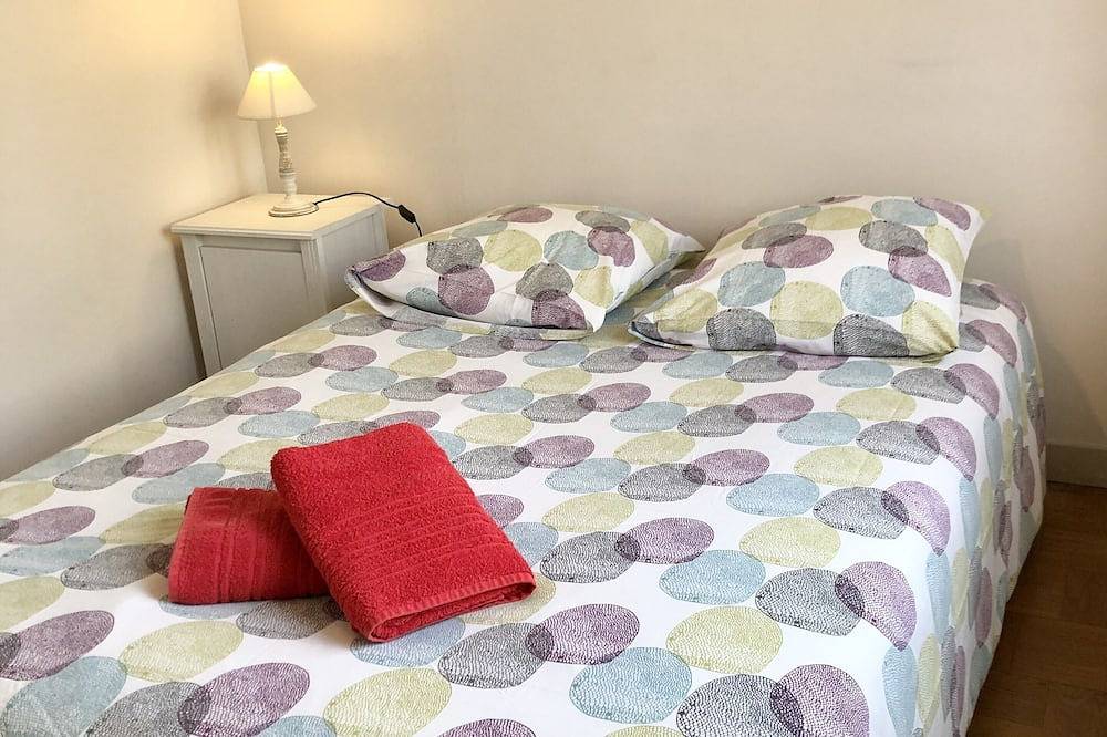 A comfortable house, a garden with terrace, all the gates of Honfleur in Équemauville, Lisieux region