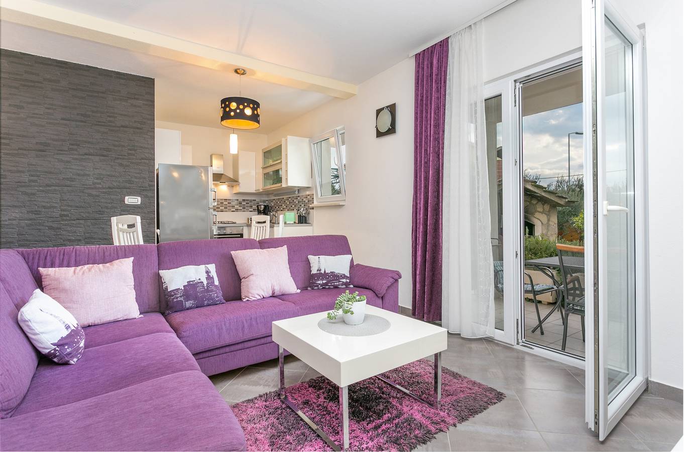 Entire apartment, Two bedroom apartment near beach Podstrana, Split A-22369-a in Grljevac (Podstrana), Podstrana