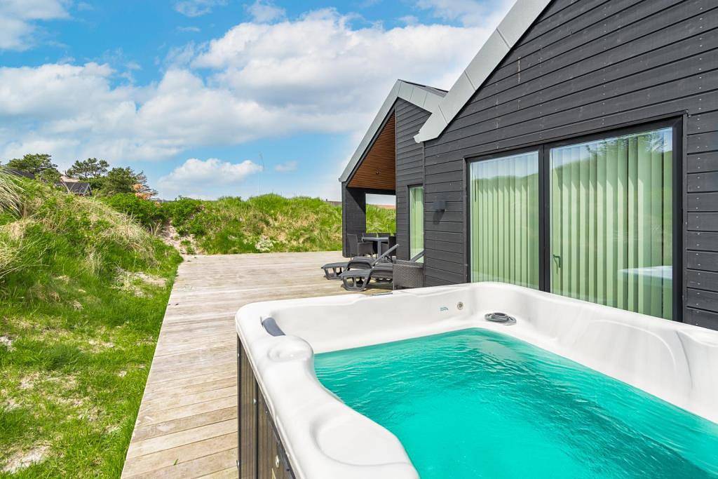 Luxuriöses Ferienhaus mit einer hervorragenden Lage in Henne Strand. in Henne, Varde