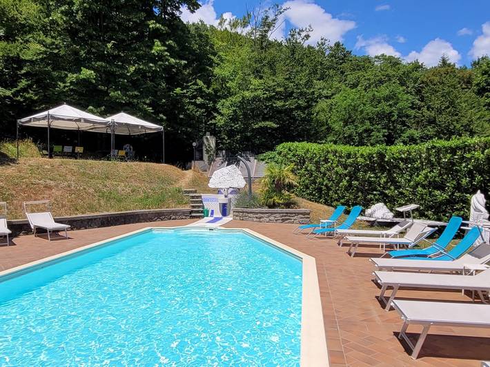 Vakantiehuis voor 12 personen, with Terras and Tuin as well as Zwembad and Sauna in Pistoia