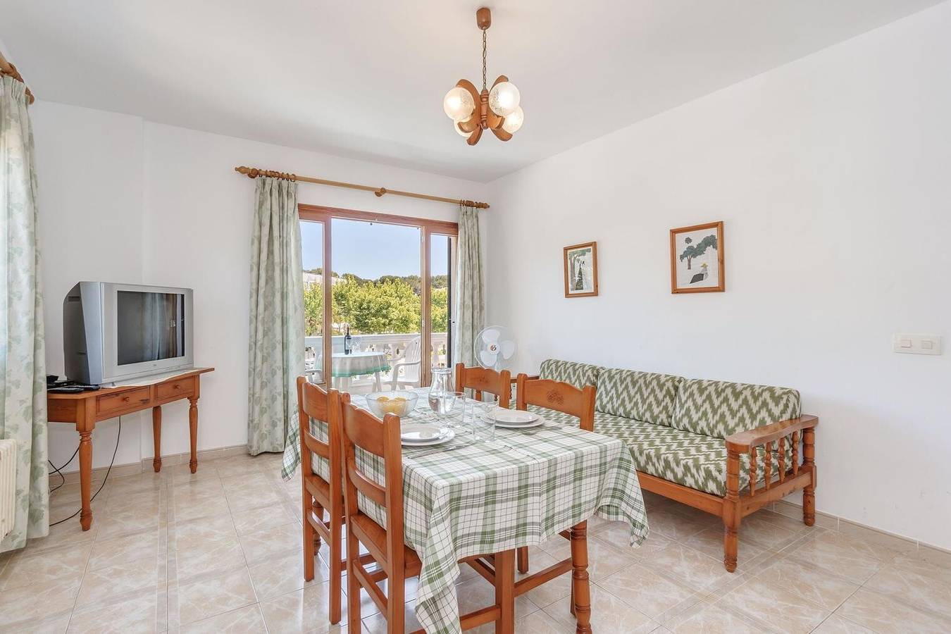 Entire apartment, Holiday Apartment "La Cabanya 2A" with Wi-Fi, balcony, terrace and shared pool in Canyamel, Capdepera
