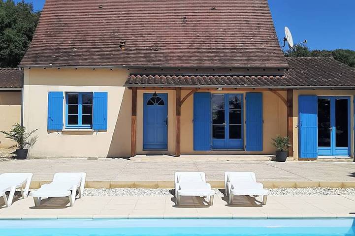 Location de vacances pour 6 personnes, avec terrasse et jardin à Saint-André-d'Allas