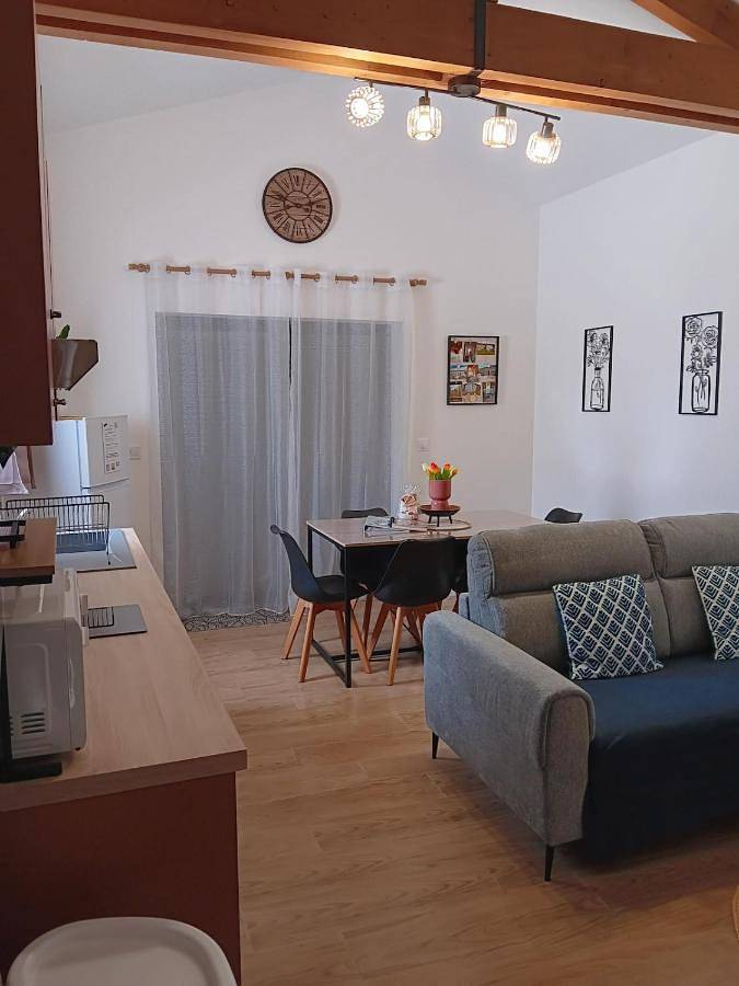 Gîte pour 6 personnes, avec jardin à Neuville-de-Poitou - 2