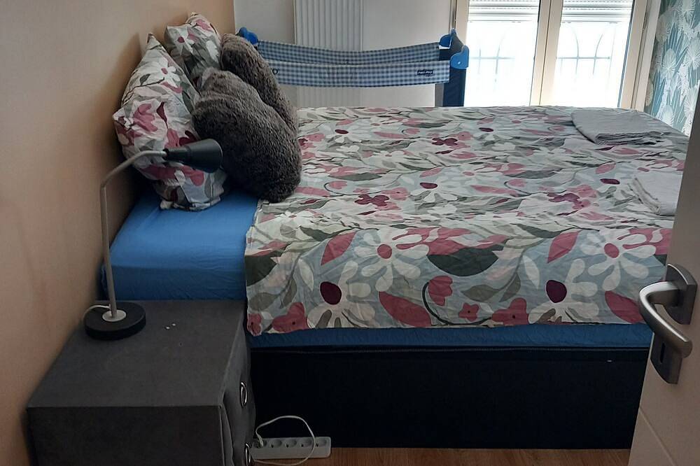 Entire apartment, Building carré d'éden in Clamart, Hauts-de-Seine