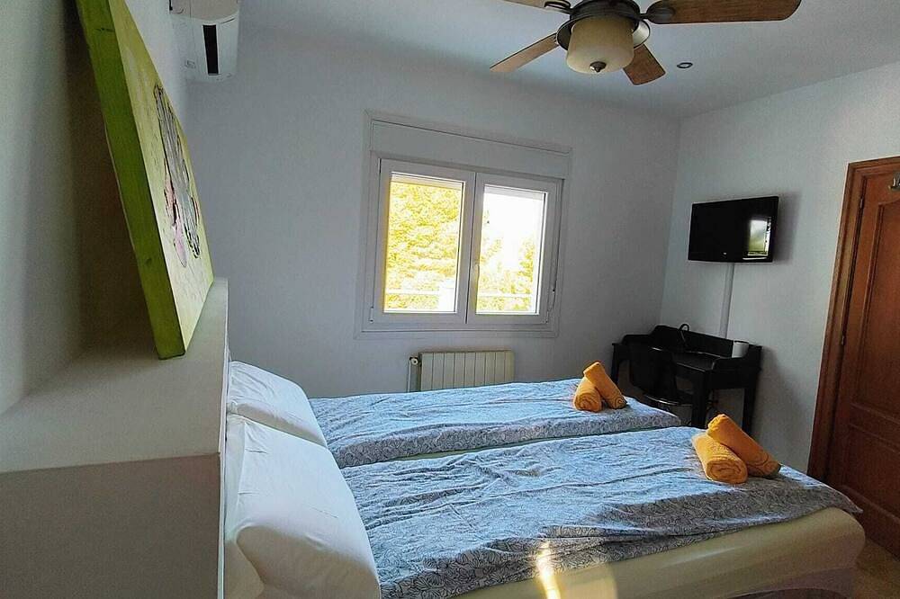 Villa Habana con habitaciones climatizadas y piscina privada. in Vendrell, Costa Dorada