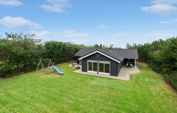 Ferienhaus für 6 Personen, mit Garten und Sauna sowie Terrasse und Whirlpool in Kvie Sø