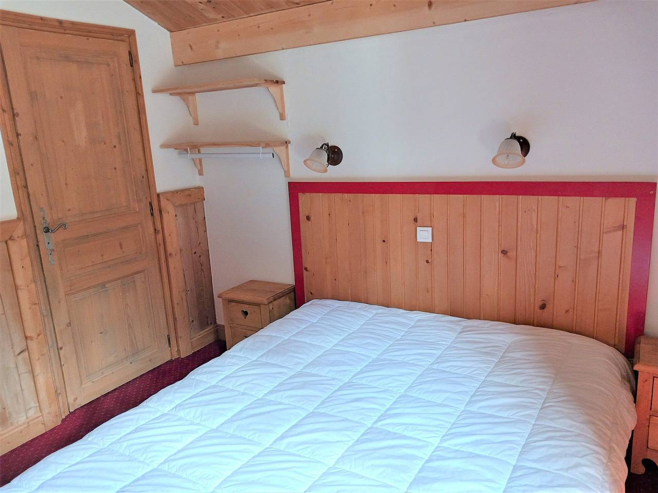 Entire apartment, Spacious Mountain Apartment near Slopes with Balcony, Fireplace, Pool, and Parking in Les Arcs, Bourg-Saint-Maurice