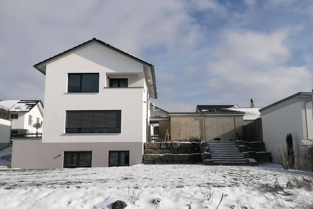 Ganze Wohnung, Modern eingerichtete Ferienwohnung im Allgäu in Argenbühl, Württembergisches Allgäu