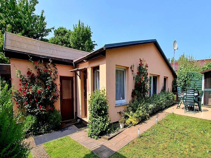 Ferienhaus für 3 Personen, mit Terrasse und Garten in Kröpelin