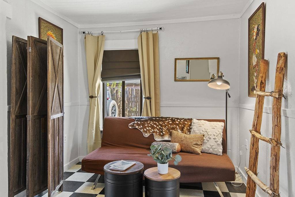 Eclectic & Fun Lumberyard Urban Cabin #1 in downtown, next to Nau in Flagstaff, Coconino Nationalwald